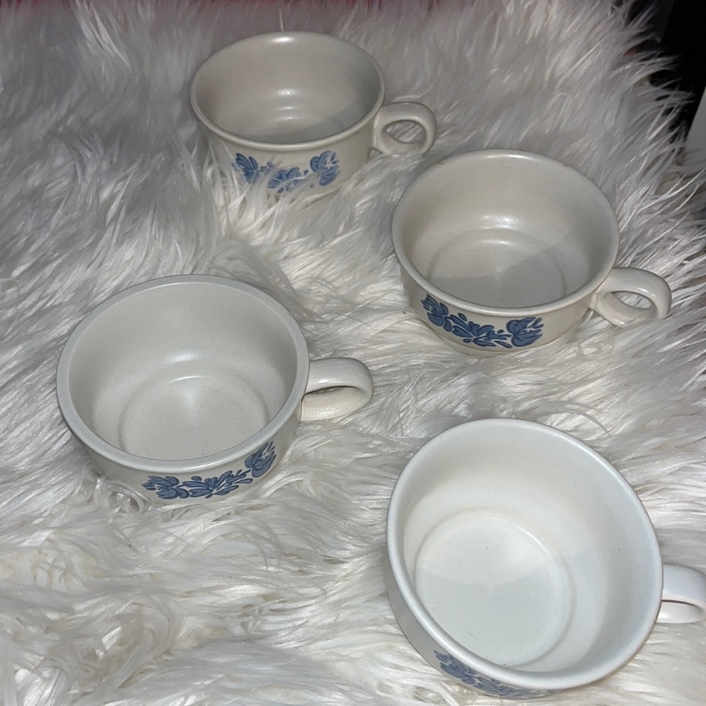 Set of 4 Pfaltzgraff soup cups.